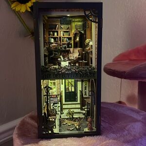Completed Detective House Book Nook